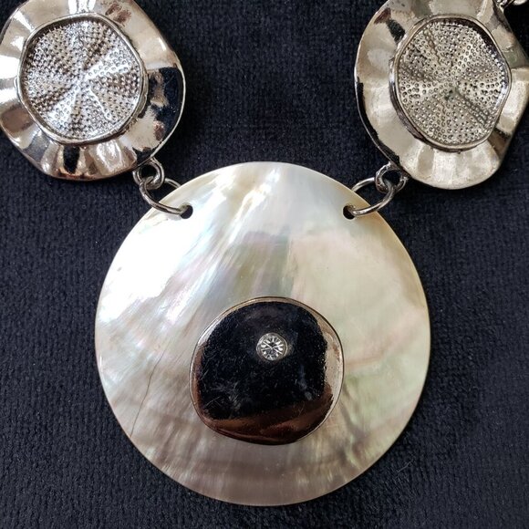 Womens Fashion Silver Tone Hammered Round Medallion Necklace with Lobster Clasp - Picture 3 of 6